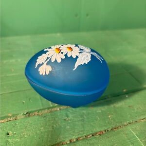 Westmoreland Blue Mist Hand Painted Daisy Egg Trinket Box